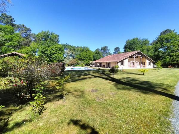 maison 7 pièces 226m² à vendre à Roquefort