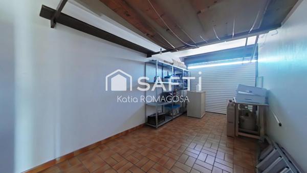 Maison 3 faces de plain pied, 4 pièces avec garage à St Cyprien.