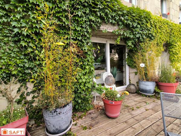 Maison spacieuse en pierre dans une rue en sans issue