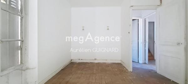 Immeuble à CERIZAY, 79140 - 137m²