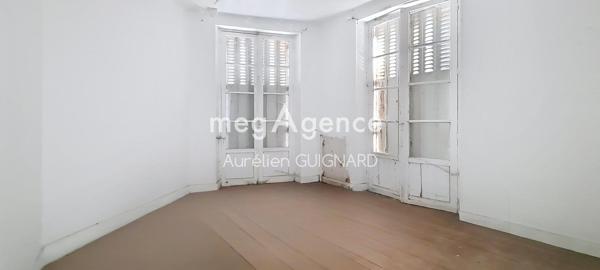 Immeuble à CERIZAY, 79140 - 137m²