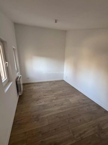 Vente                                                      Appartement
                        
                     3 pièces                      48 m2                     à Manosque