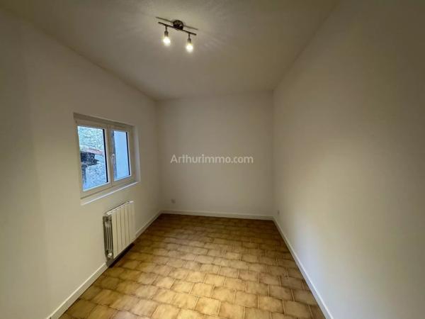 Vente                                                      Appartement
                        
                     3 pièces                      48 m2                     à Manosque