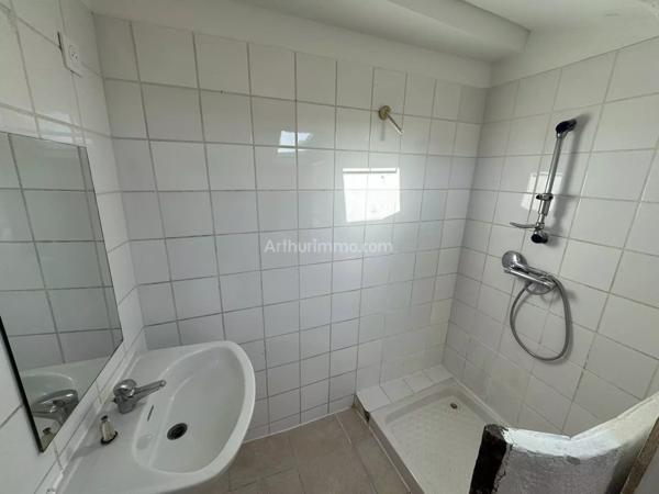Vente                                                      Appartement
                        
                     3 pièces                      48 m2                     à Manosque