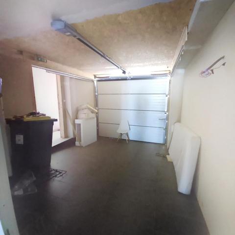 Immeuble de 225 m² surface environs situé à LOOS