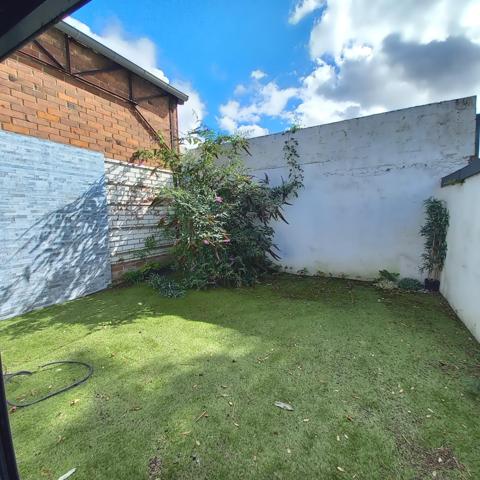 Immeuble de 225 m² surface environs situé à LOOS