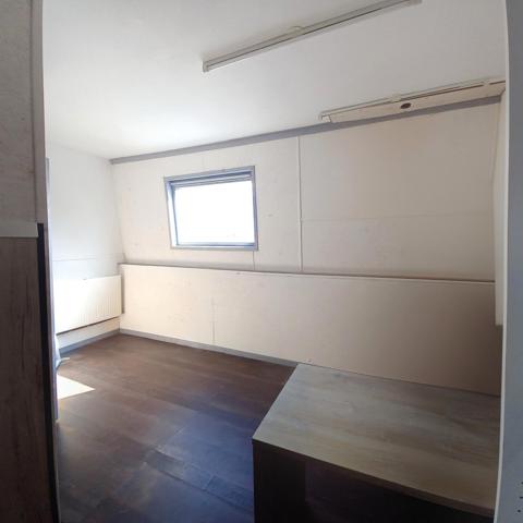 Immeuble de 225 m² surface environs situé à LOOS