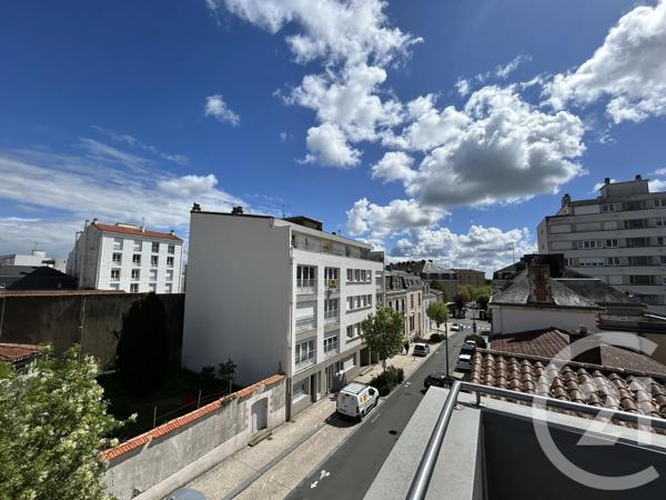 Appartement F6 à vendre  6 pièces - 193 m 2   LA ROCHE SUR YON  - 85
