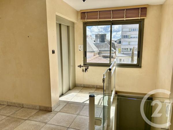 Appartement F6 à vendre  6 pièces - 193 m 2   LA ROCHE SUR YON  - 85