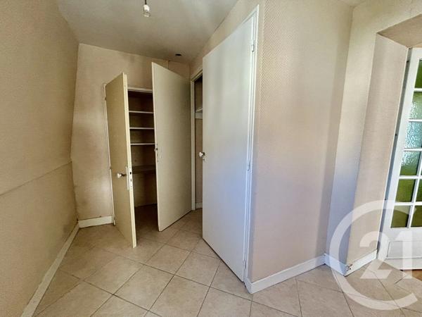 Appartement F6 à vendre  6 pièces - 193 m 2   LA ROCHE SUR YON  - 85