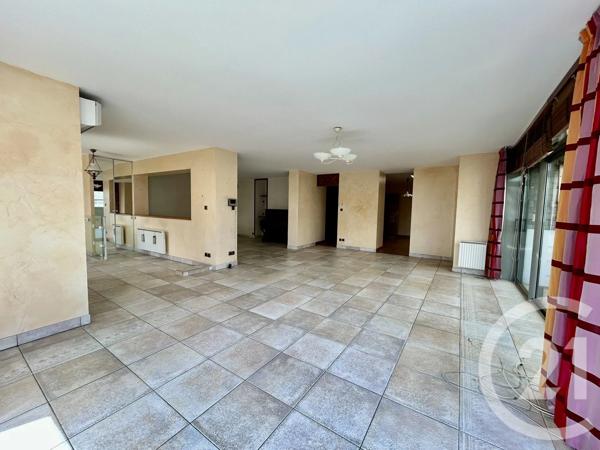 Appartement F6 à vendre  6 pièces - 193 m 2   LA ROCHE SUR YON  - 85