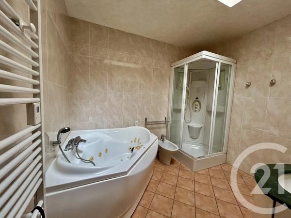 Appartement F6 à vendre  6 pièces - 193 m 2   LA ROCHE SUR YON  - 85