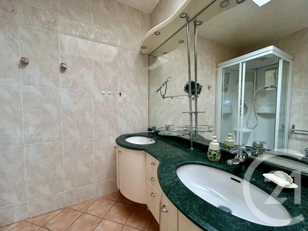 Appartement F6 à vendre  6 pièces - 193 m 2   LA ROCHE SUR YON  - 85