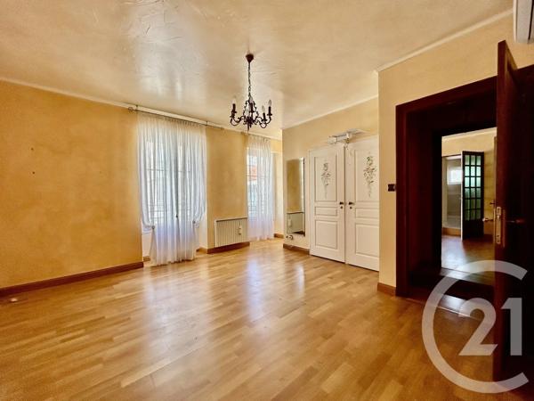 Appartement F6 à vendre  6 pièces - 193 m 2   LA ROCHE SUR YON  - 85
