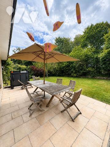 Maison Bourg de PLOEREN 4 chambres - 1 bureau -double  garage. TERRAIN 700 M2
