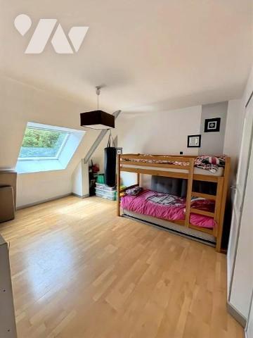 Maison Bourg de PLOEREN 4 chambres - 1 bureau -double  garage. TERRAIN 700 M2