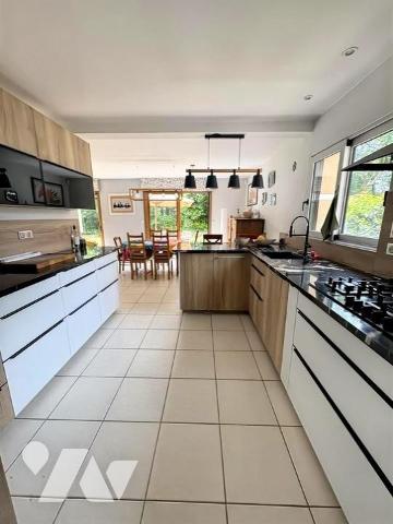 Maison Bourg de PLOEREN 4 chambres - 1 bureau -double  garage. TERRAIN 700 M2