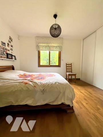 Maison Bourg de PLOEREN 4 chambres - 1 bureau -double  garage. TERRAIN 700 M2