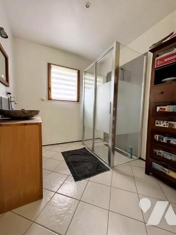 Maison Bourg de PLOEREN 4 chambres - 1 bureau -double  garage. TERRAIN 700 M2