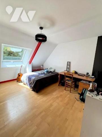 Maison Bourg de PLOEREN 4 chambres - 1 bureau -double  garage. TERRAIN 700 M2