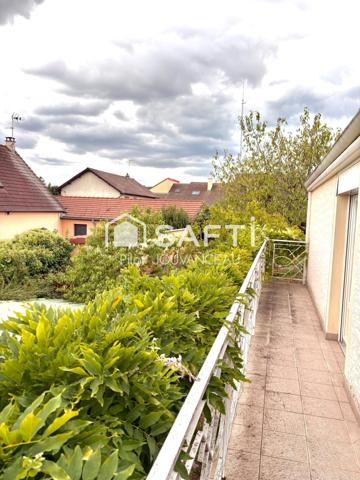 GIVRY MAISON FAMILIALE - BEAUX VOLUMES - 135m2 - proche de toutes commodités - Quartier agréable -