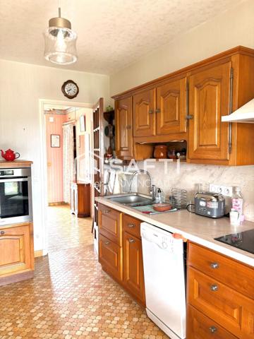 GIVRY MAISON FAMILIALE - BEAUX VOLUMES - 135m2 - proche de toutes commodités - Quartier agréable -