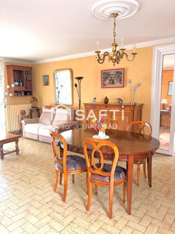 GIVRY MAISON FAMILIALE - BEAUX VOLUMES - 135m2 - proche de toutes commodités - Quartier agréable -