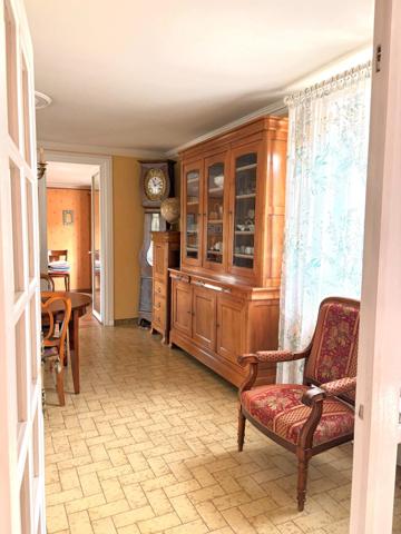 GIVRY MAISON FAMILIALE - BEAUX VOLUMES - 135m2 - proche de toutes commodités - Quartier agréable -