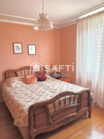 GIVRY MAISON FAMILIALE - BEAUX VOLUMES - 135m2 - proche de toutes commodités - Quartier agréable -
