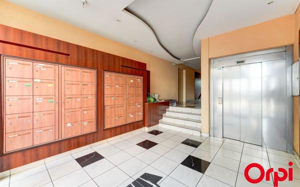 Appartement à vendre    3 pièces • 65,60 m2 Lyon 7