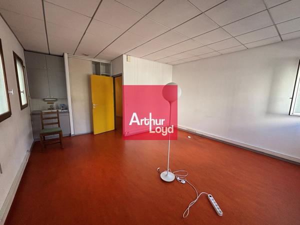Bureau à louer à Eybens en rez de chaussée avec accès PMR