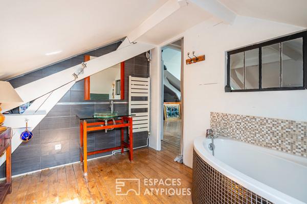 Meulière de caractère avec jardin arboré