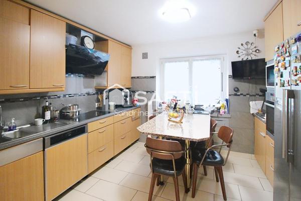 Maison rénovée de 120m2 avec 3 chambres et 2 terrasses!