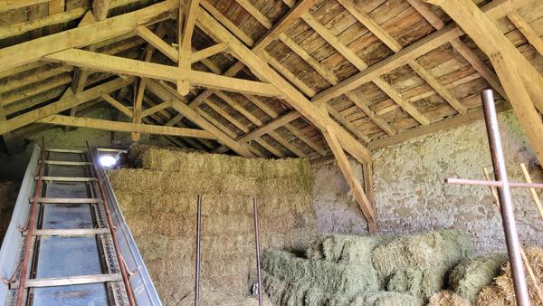 Grange sur un terrain de 2485 m2