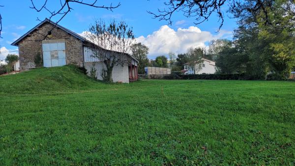 Grange sur un terrain de 2485 m2