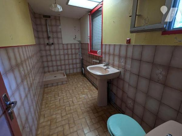 A VENDRE - Pas-de-Calais - FREVENT- MAISON DE PLAIN-PIED A CONFORTER 57m² HAB. comprenant : ent...