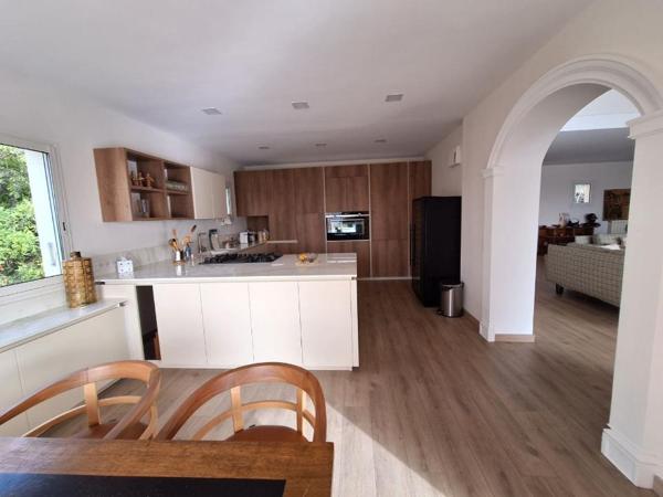 Bastelicaccia villa de plain pied 5 pièces 203m2 avec piscine et vue mer Bastelicaccia (20129)