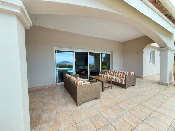 Bastelicaccia villa de plain pied 5 pièces 203m2 avec piscine et vue mer Bastelicaccia (20129)