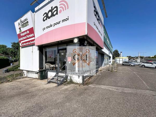 Local commercial avec entrepôt et 14 stationnements – Champagne-au-Mont-d’Or