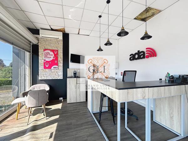 Local commercial avec entrepôt et 14 stationnements – Champagne-au-Mont-d’Or