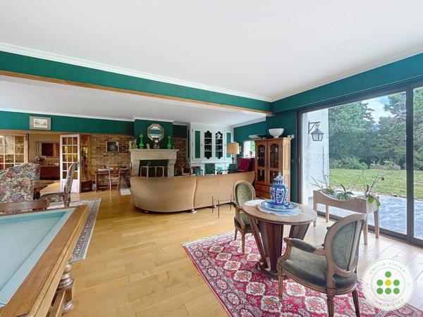 Maison 8 pièces - 330 m²