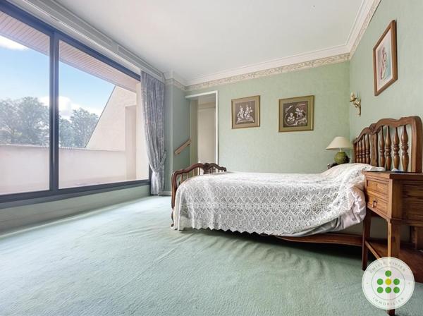 Maison 8 pièces - 330 m²