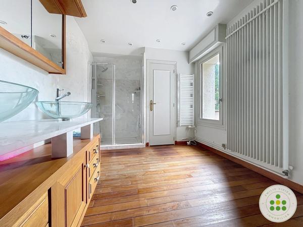 Maison 8 pièces - 330 m²