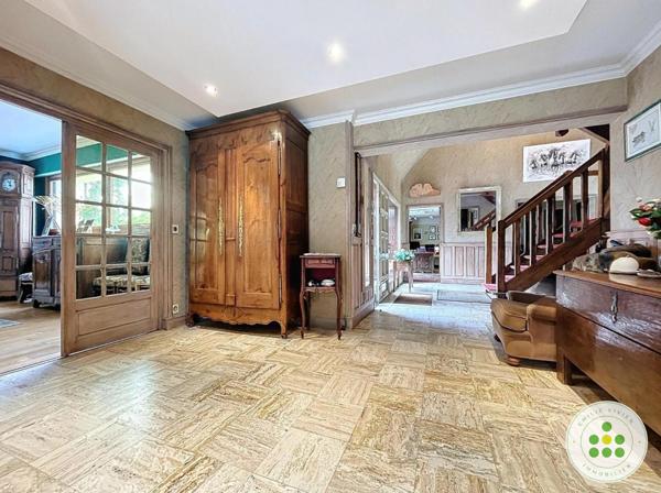 Maison 8 pièces - 330 m²