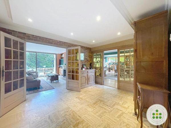 Maison 8 pièces - 330 m²