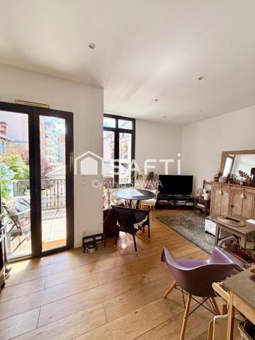 Bel appartement rénové, centre ville, avec ascenseur, place de parking couverte et balcon!