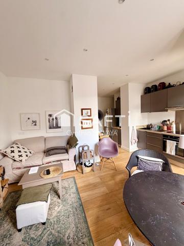 Bel appartement rénové, centre ville, avec ascenseur, place de parking couverte et balcon!