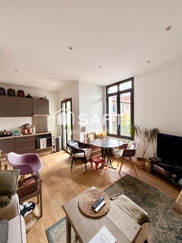 Bel appartement rénové, centre ville, avec ascenseur, place de parking couverte et balcon!