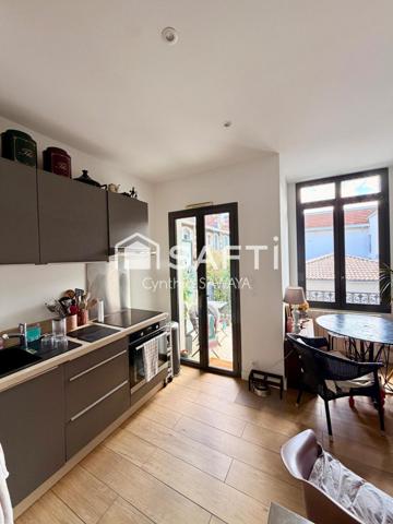 Bel appartement rénové, centre ville, avec ascenseur, place de parking couverte et balcon!