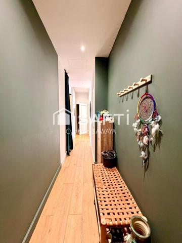 Bel appartement rénové, centre ville, avec ascenseur, place de parking couverte et balcon!